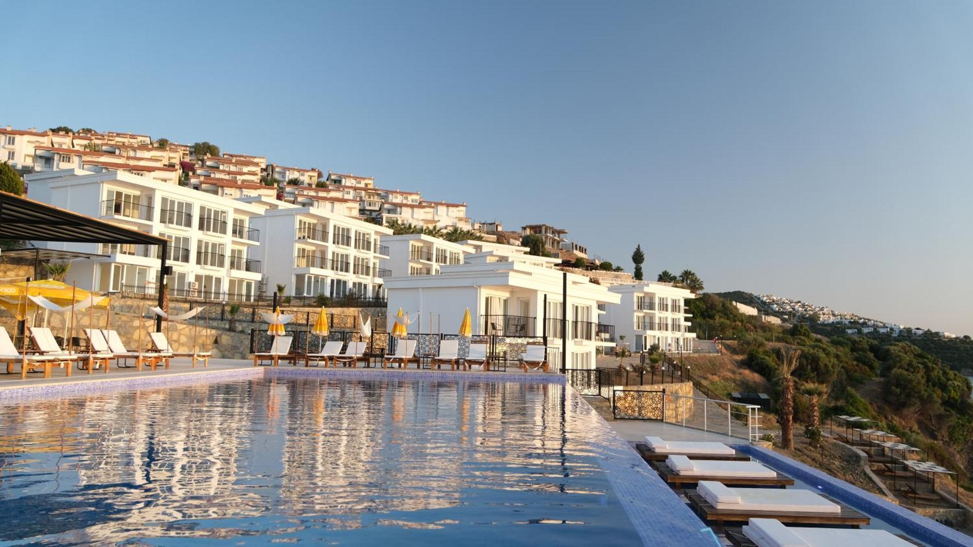 Ni Marin Hotel Milas Eksteriør billede