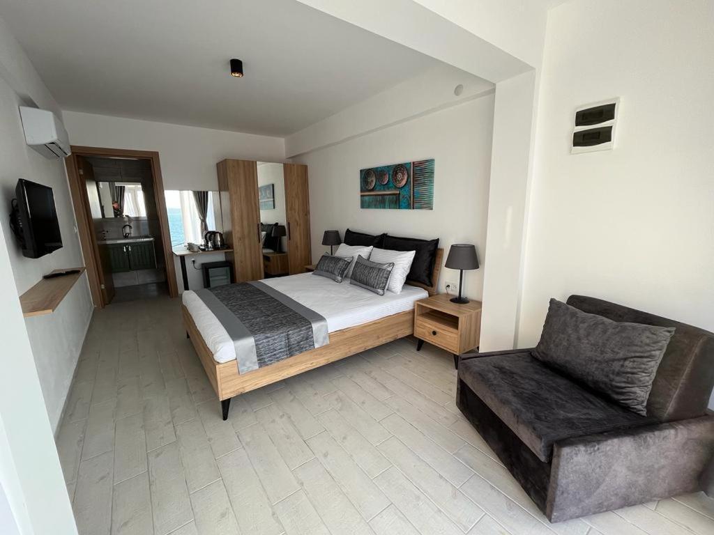 Ni Marin Hotel Milas Eksteriør billede