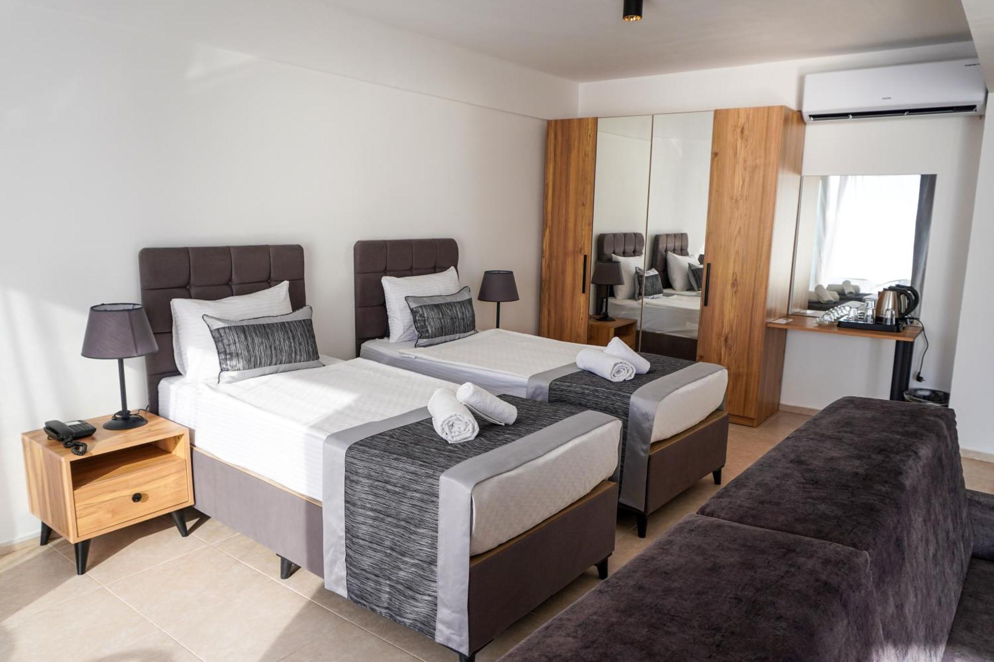 Ni Marin Hotel Milas Eksteriør billede