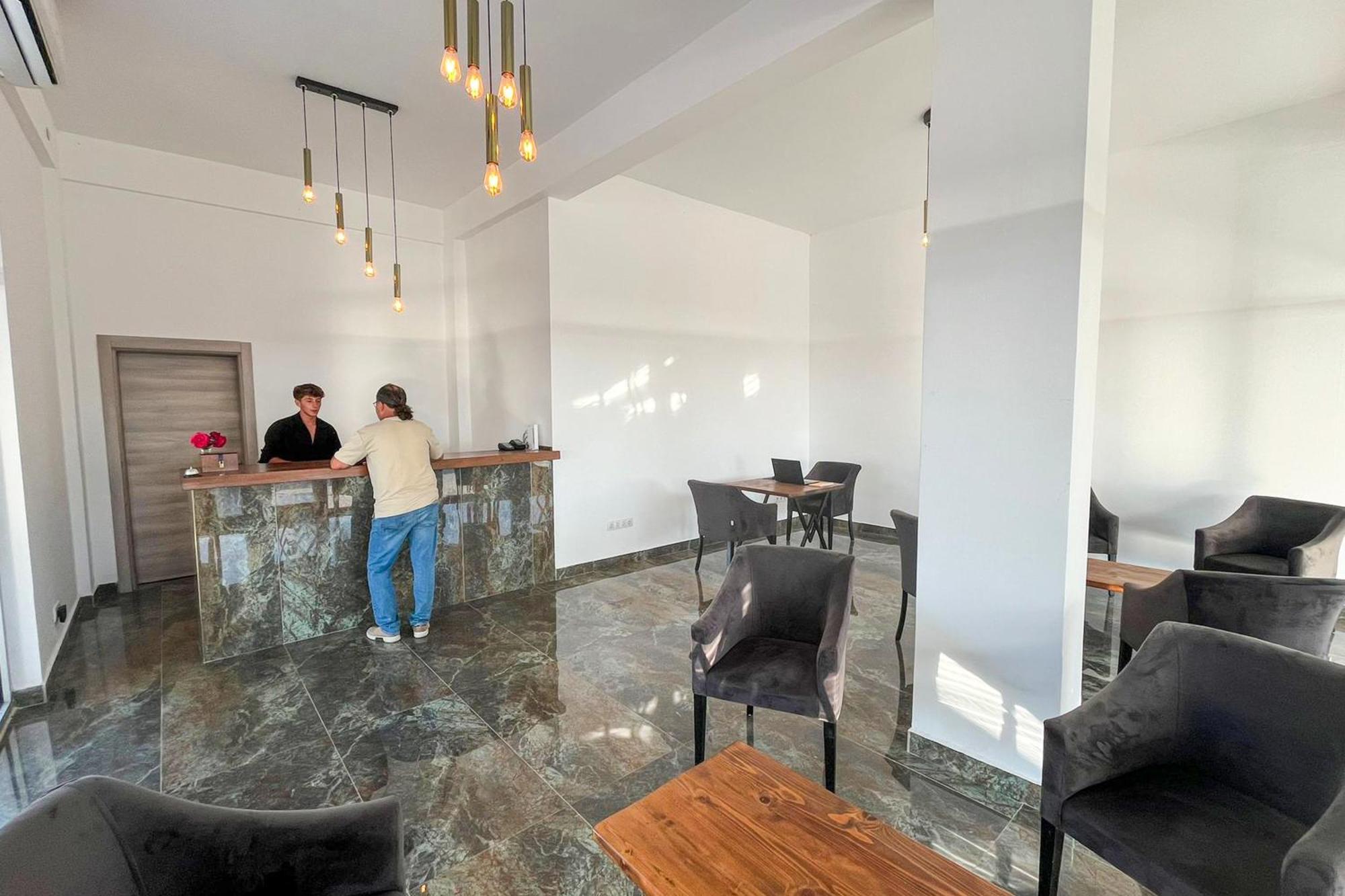 Ni Marin Hotel Milas Eksteriør billede